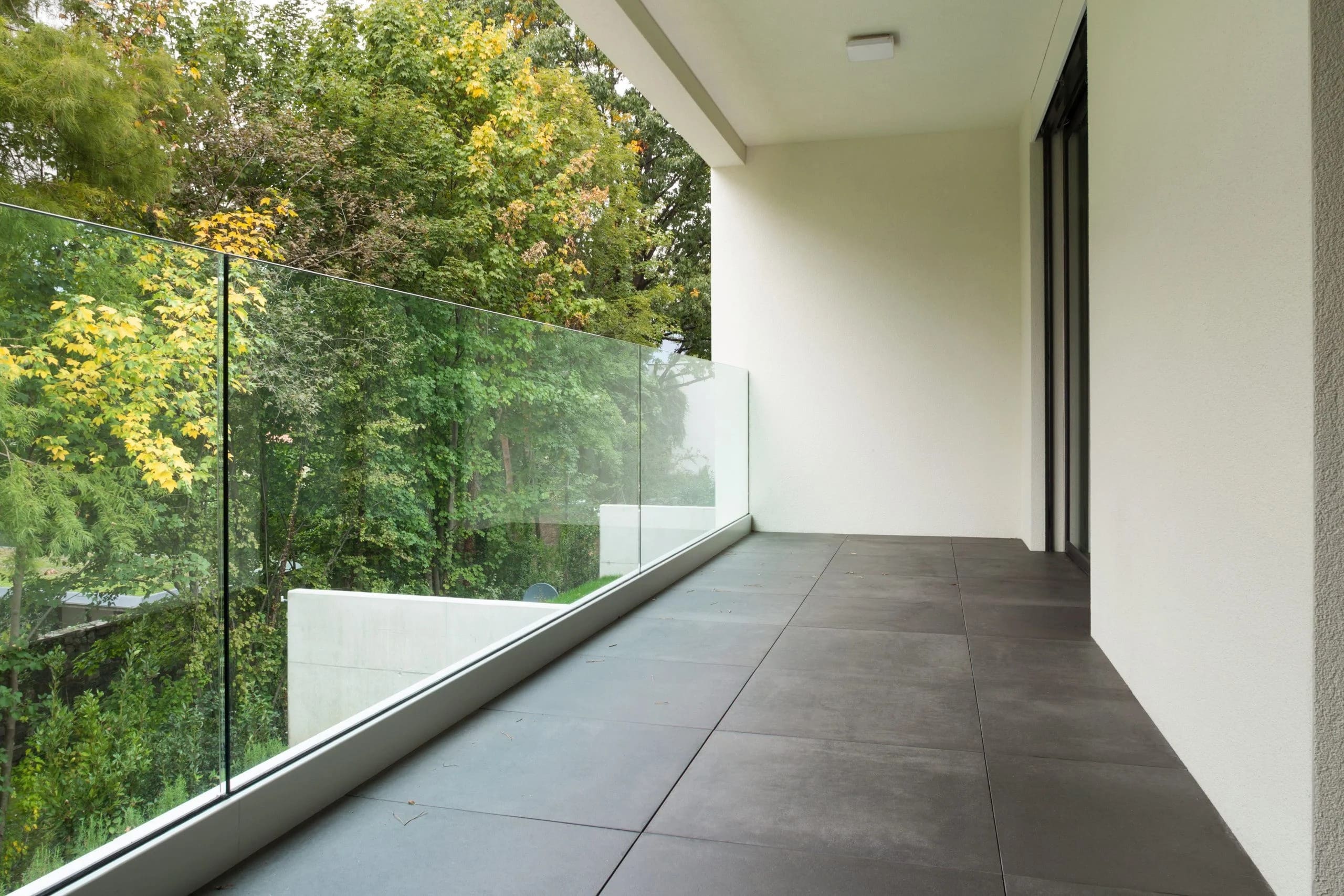 Externally Mounted Glass Railing